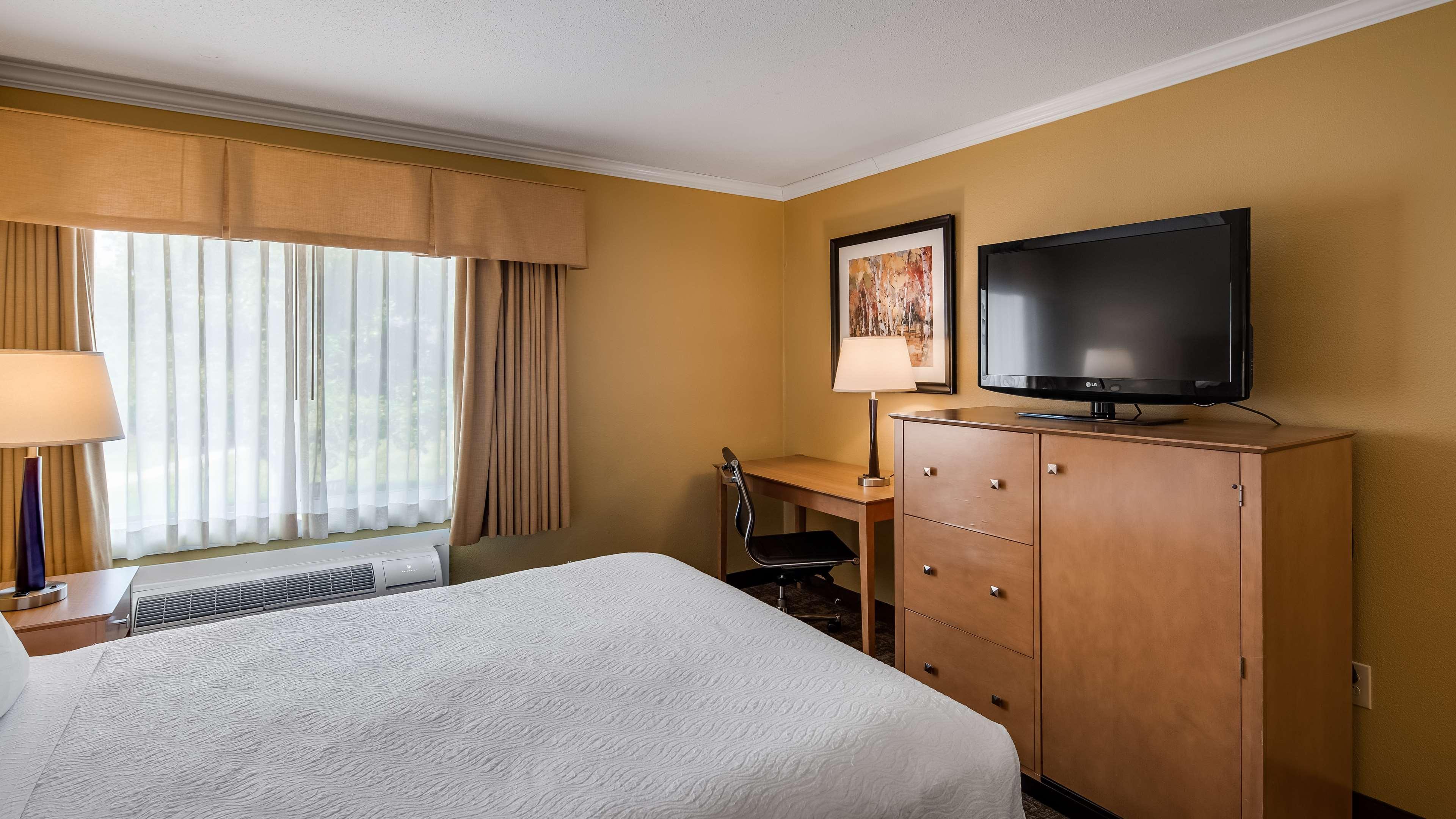 Best Western Plus Windjammer Inn & Conference Center Burlington Exterior foto