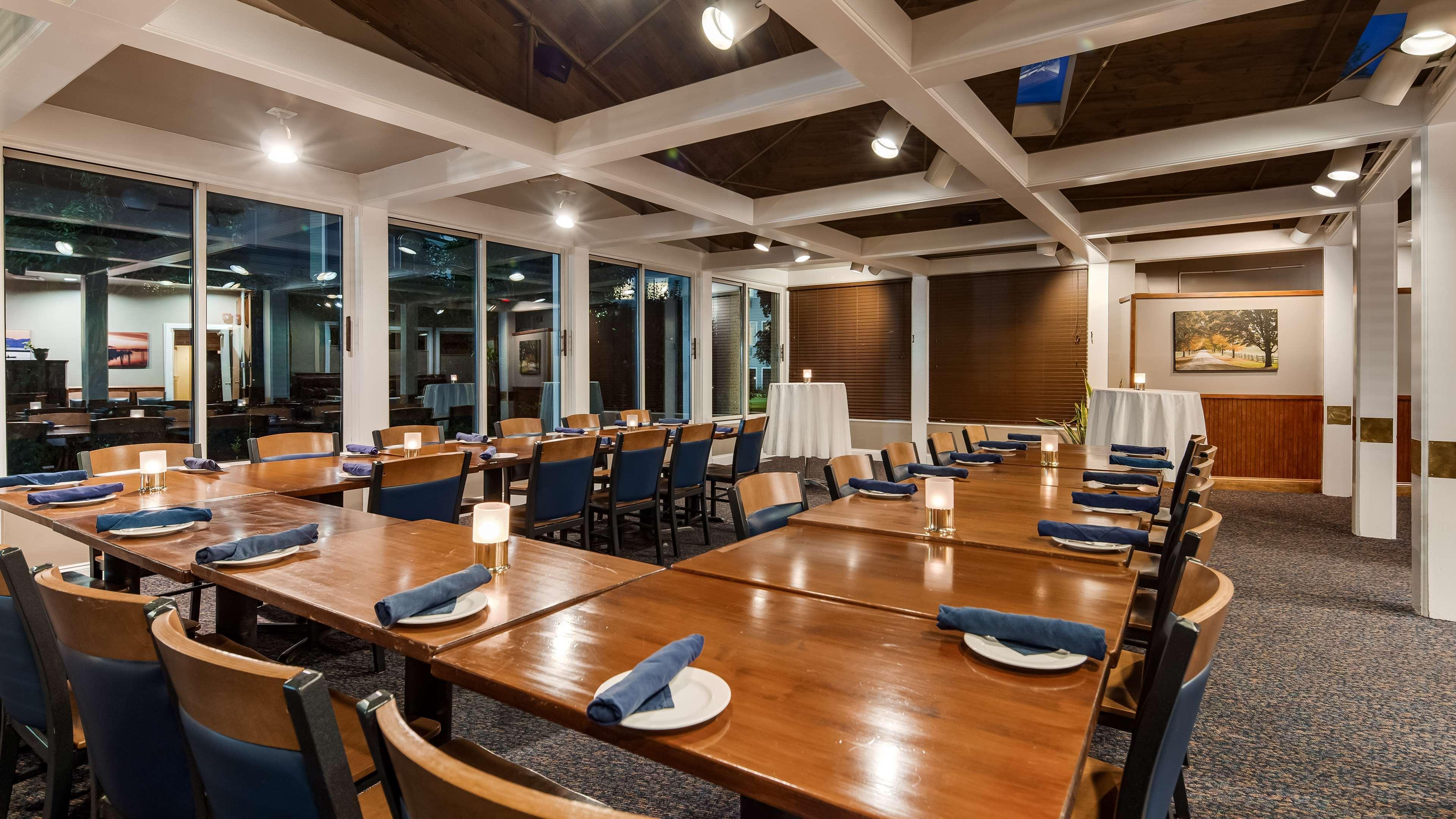 Best Western Plus Windjammer Inn & Conference Center Burlington Exterior foto