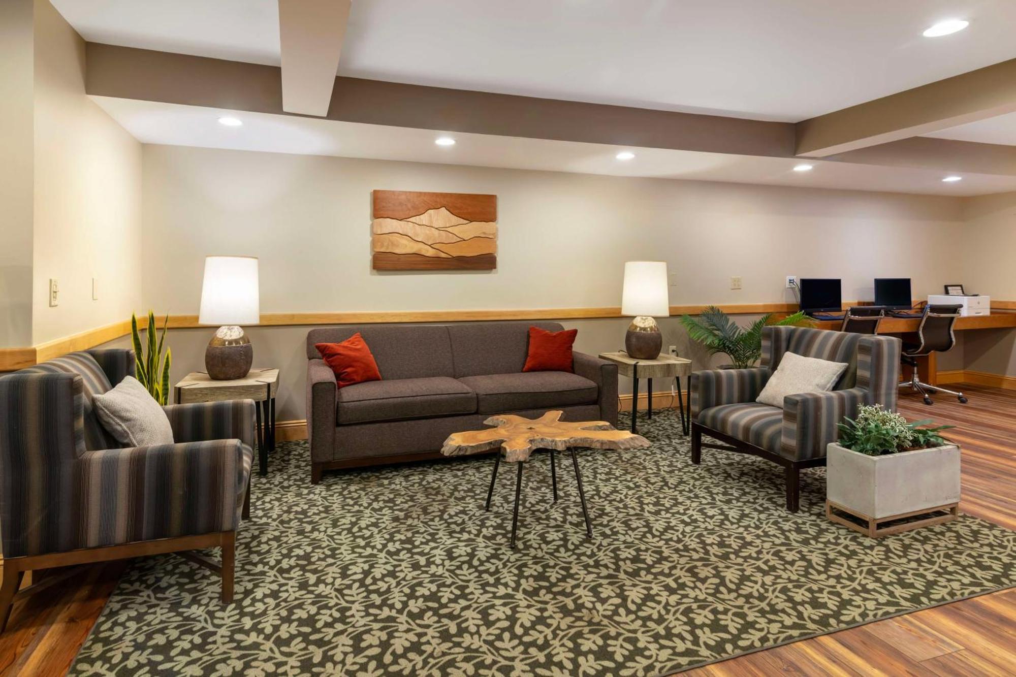 Best Western Plus Windjammer Inn & Conference Center Burlington Exterior foto